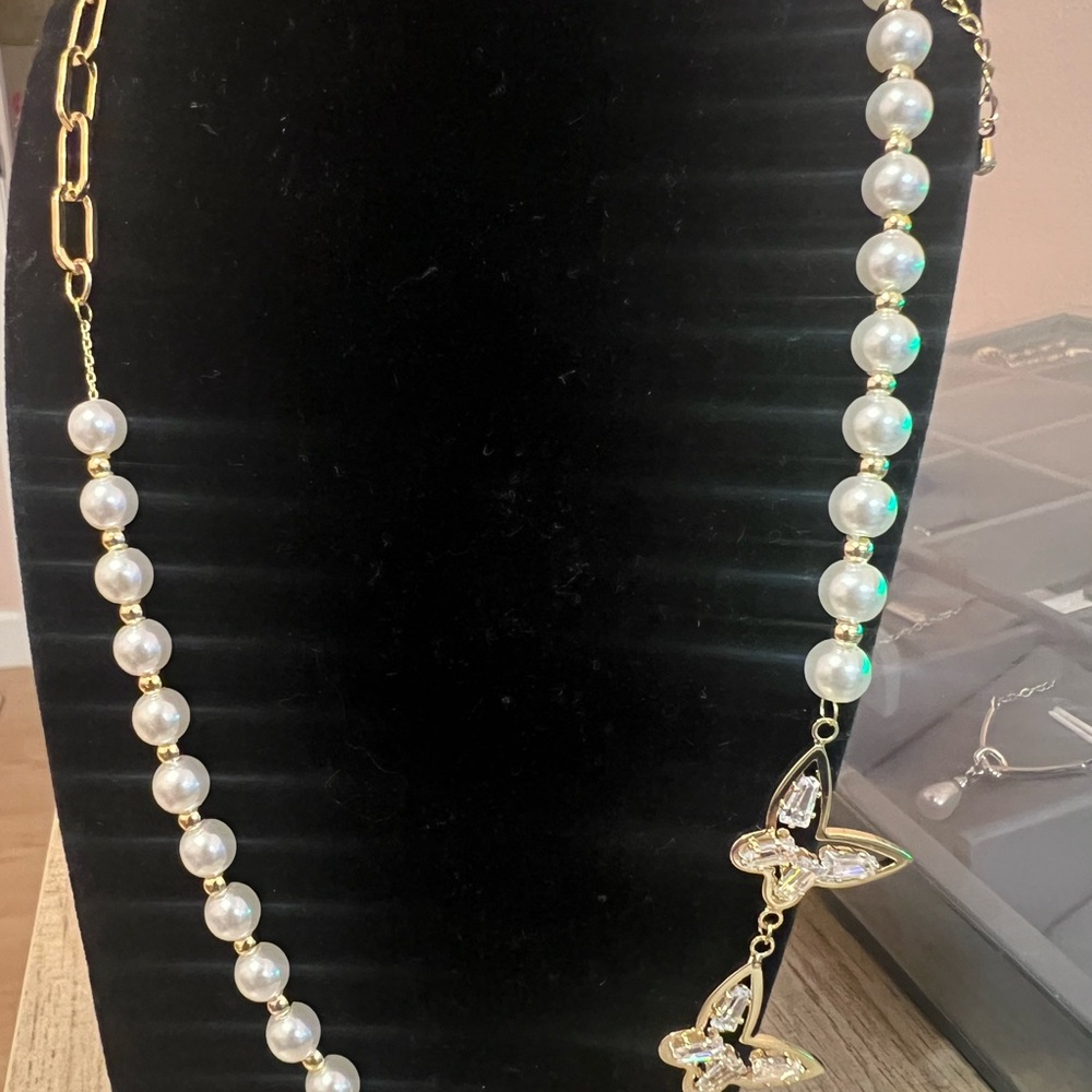 Gold and White Pearl Necklace with Asymmetrical Design